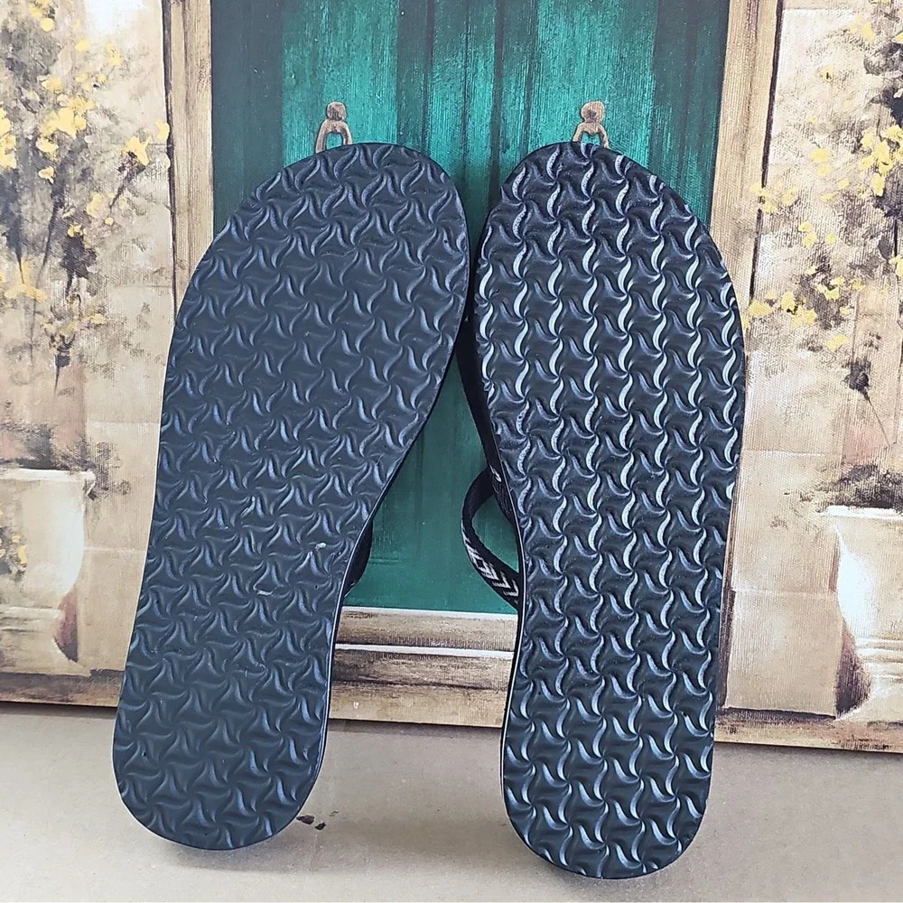 Teva Olowahu Black flip flop Sandals Womens Size US 9